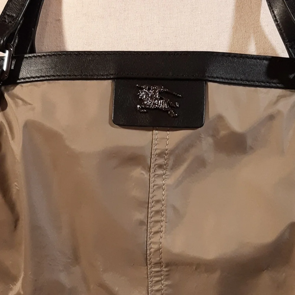 🪶Shoulder/Tote Bag with Plaid Interior, Zip Closure🪶 - Picture 2 of 13